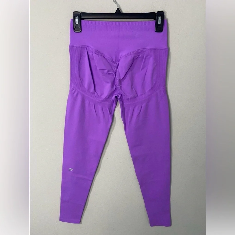 Fabletics Seamless Scrunch HighWaisted Legging Vibrant Purple, neon violet color - Picture 6 of 8